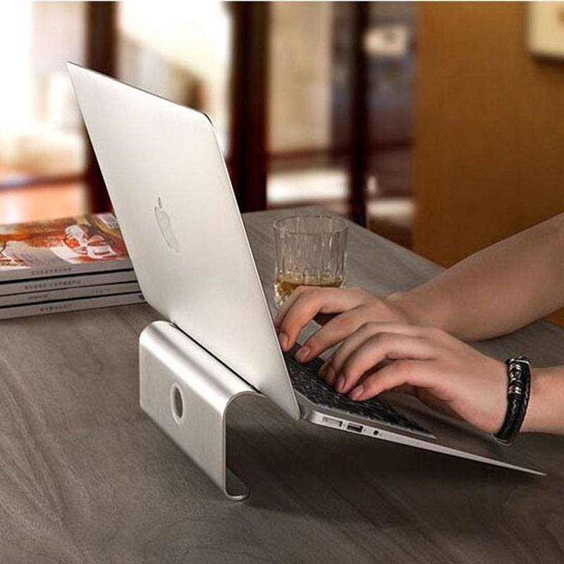Laptophållare i aluminium