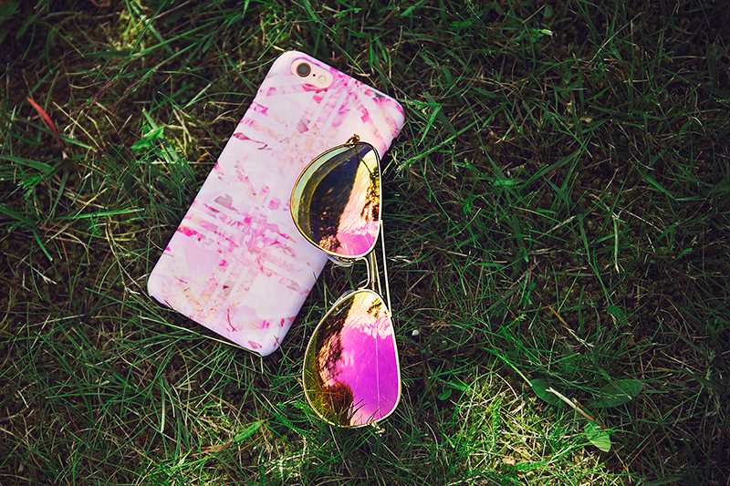 LYX Skal för iPhone 6/6S - Blommigt med ränder rosa