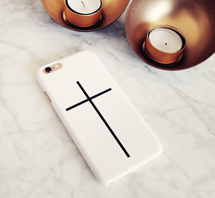 LYX Skal för iPhone 6/6S - Vitt med svart kors