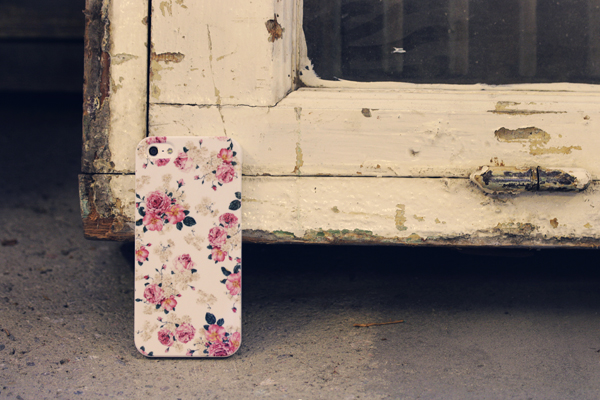 Skal iPhone 5/5S/SE - Vit med rosa blommor & gröna blad